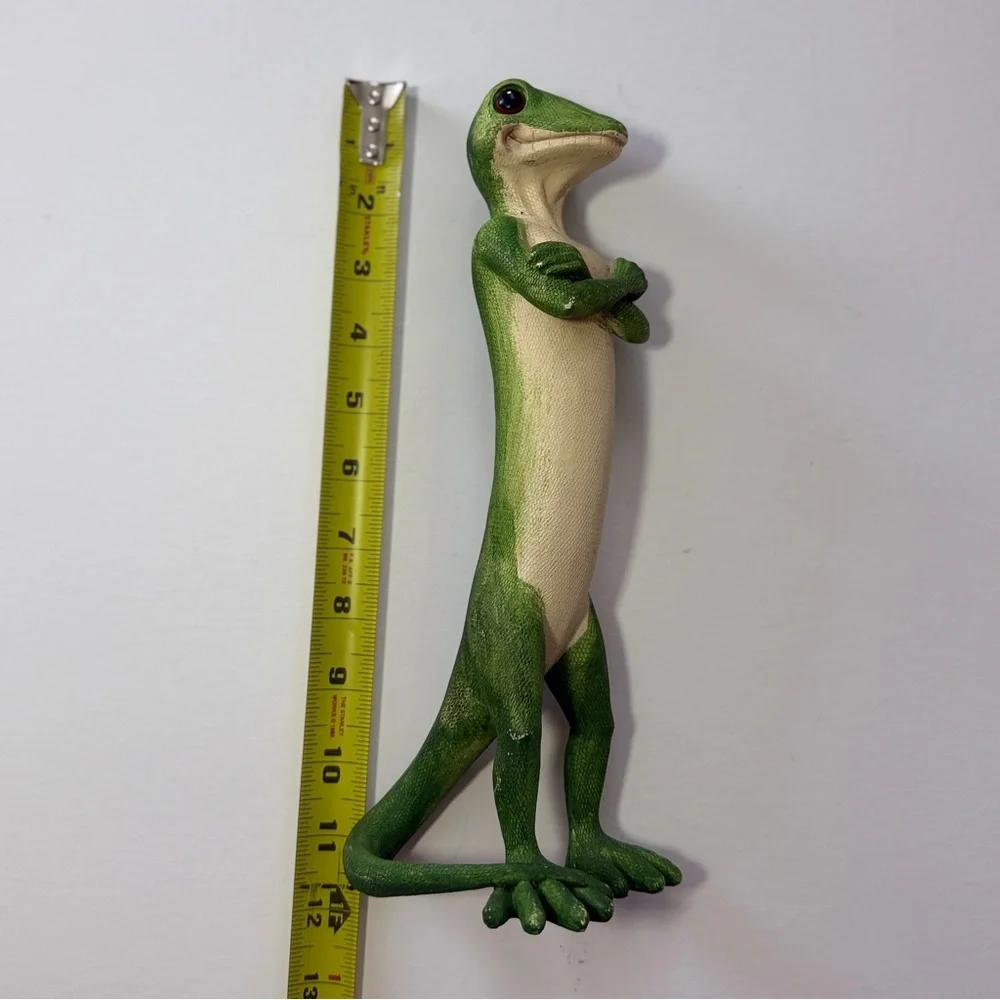 Green and Cream Gecko Figurine - Reptile Habitat Decor